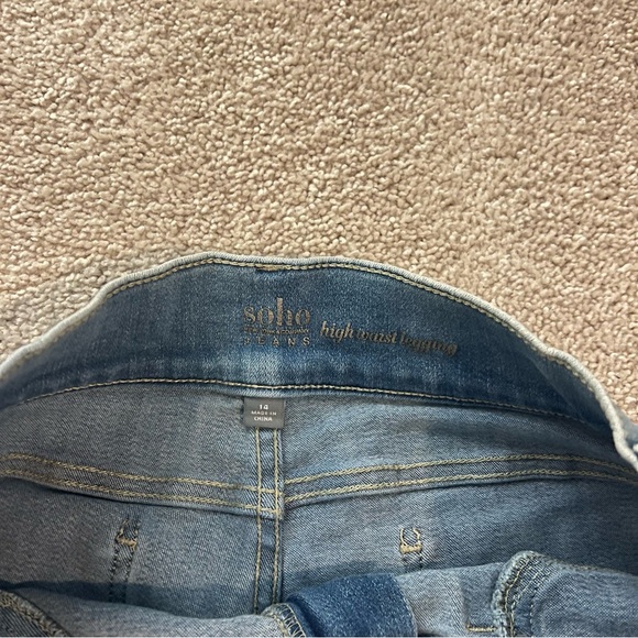 Classic Blue Women’s Jeans - Picture 5 of 5